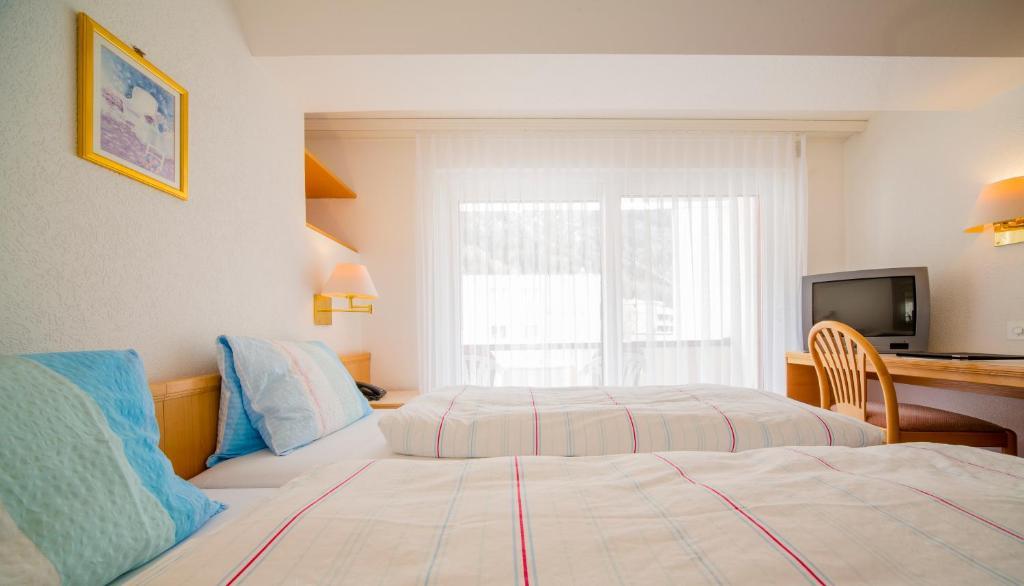 Hotel Heilquelle-Leukerbad-Therme Room photo