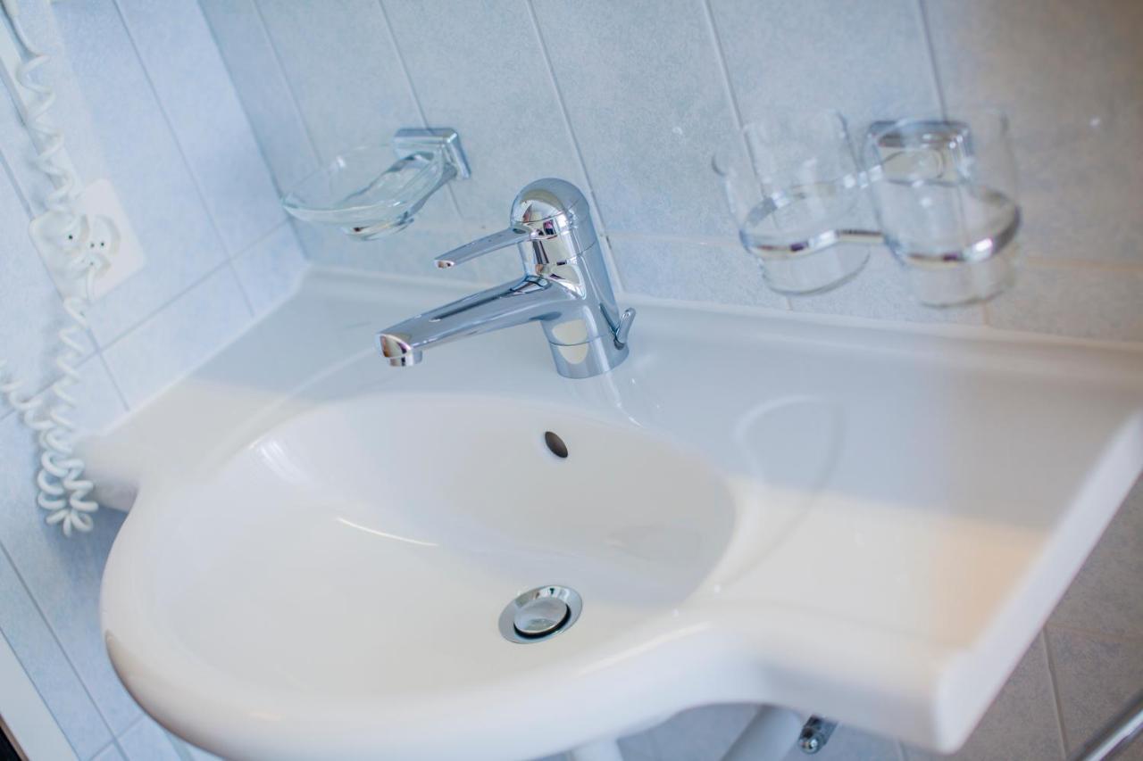 Hotel Heilquelle-Leukerbad-Therme Room photo